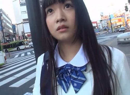 【制服女子ナンパ】金玉パックの実演で、勃起しちゃったデカチンに、思わず手が伸び、ばっくんペロペロ発情セックス