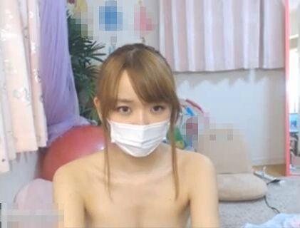 「あっやばい見えるw」サバサバ巨乳ギャルがおっぱい揺らし【ライブチャット】