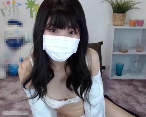 「Tバックですwこう？はずかしいw」セクシーTバック美尻制服清楚美少女が騎乗位腰振り【ライブチャット】