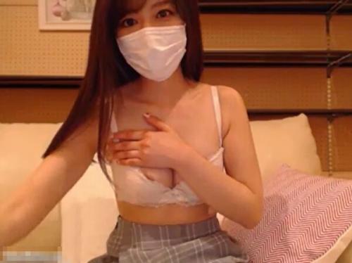 「乳首みえそうw乳首ここです！若干みえてるwこっちもw」Tバック美尻清楚娘【ライブチャット】