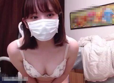 「パンツ？恥ずかしいw脱いじゃう！」エロい桃尻した清楚スケベ娘【ライブチャット】