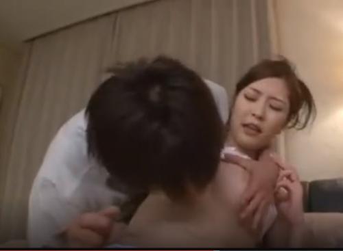 自宅での飲み会が終わり、寝る間際に旦那の同僚に襲われる主婦。