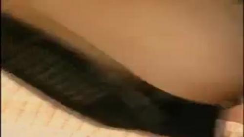 ほとんどおっぱいが出ているオンナと外でセックスをする昔の生活