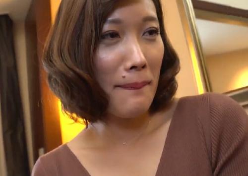 素人人妻をナンパし、不倫セックスを堪能しました。欲求不満熟女の性欲は収まることを知らないww