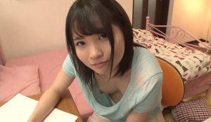 家庭教師を挑発して乳首をチラチラ見せてくる女子校生。勃起したチンポをしゃぶり、挿入する。