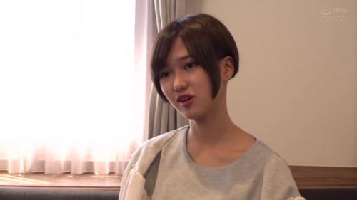 スレンダーショートカット素人お姉さんのゴム無しセックス