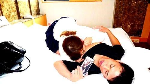 制服の女子校生と援助交際セックス。若いエロエロ美少女がチンポを舐め興奮