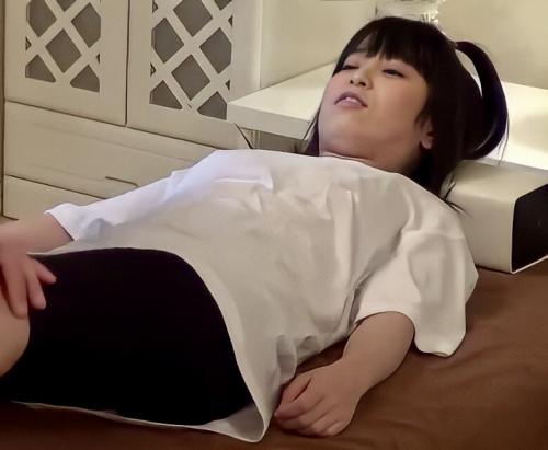 【マッサージレイプ】ロリっぽい女の子がマッサージ師に身体中をイヤらしく触られていつの間にかHさせられてしまう！