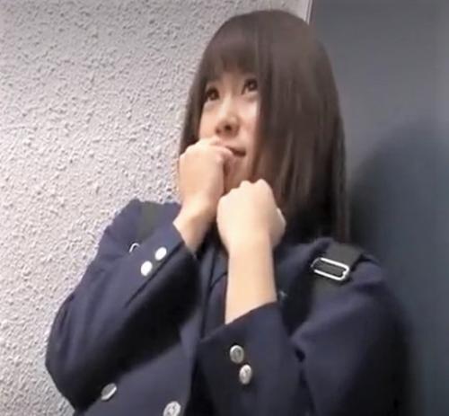 【JK】かわいい女子高生にHなお願いしたら渋々口でしゃぶってくれたけど欲望は収まらずに身体を触りまくる！！