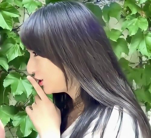 【人妻寝取られ】家に来ている庭師を誘惑して屋外でチンポをしゃぶってハメさせる淫乱な人妻がエロすぎる！！