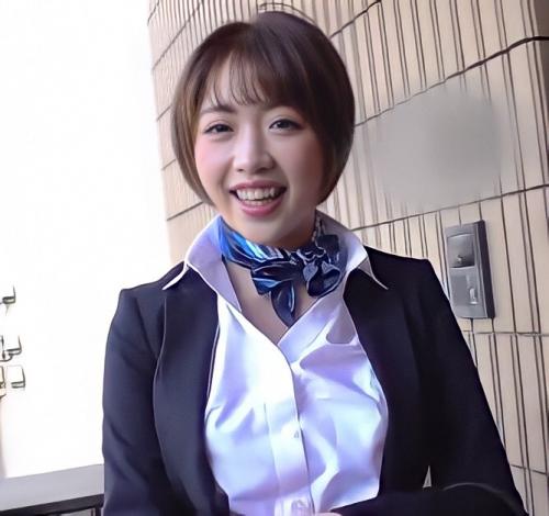 【CA】溜まった性欲を抑えきれずに玄関入ってすぐにチンポを舐め出してしまうドスケベな人妻！！