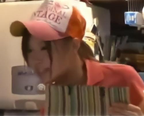 【店員】働いているかわいい女の子を後ろから辱めてそのまま店内でSEXまでしちゃう！！