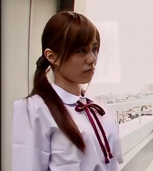 【JK輪姦】屋上で男たちに囲まれて次々とチンポを挿れられてしまう可愛い女子高生がエロい！！