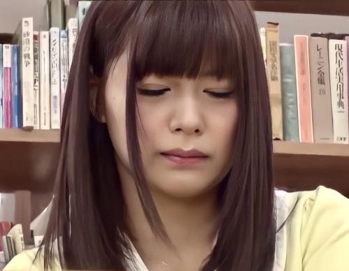 【図書館痴漢】勉強をしていたかわいい女の子が突然後ろから襲われて有無を言わせずにチンポを挿れられてしまう！