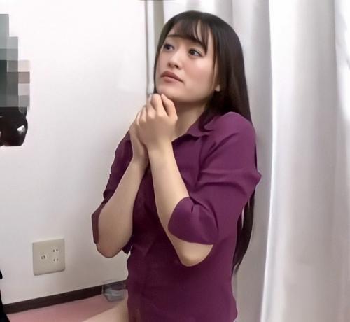 売り子の女の子の前でチンポを出してしごいていたら徐々に顔が近づいてきてそのままパクリされちゃう！