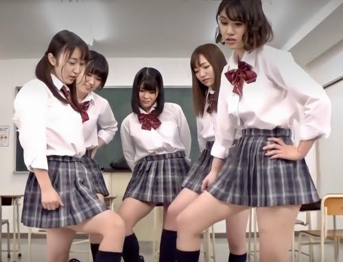 【ハーレム】「JKの足で弄られて興奮してんじゃねぇよ(^^♪」Mな教師が女子高生に囲まれてはぁはぁしてしまう