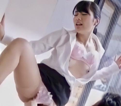 【NTR】会社でバイブを突っ込まれて感じまくってかわいい声で喘ぎまくってしまうエロい人妻！！