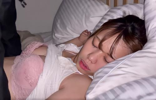 【素人】かわいい女の子を電車で痴漢してさらには自宅を突き止め最後は薬をかがせて眠っているところをレイプする！！
