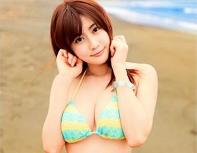 【乱交エロ動画】「私にも入れてよぉ～❤」ビーチでFカップ以上の可愛い巨乳ギャル4人をナンパし乱交パーティー！