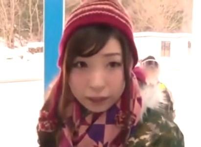 【マジックミラー号エロ動画】「マッサージですかぁ...」めっちゃ可愛い巨乳人妻がやらしい服に着替えマッサージから中出しH