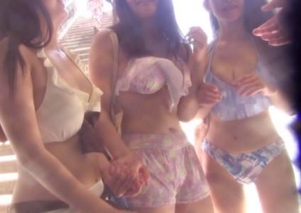 【素人ナンパエロ動画】「お金くれるならOK♥」学生生活最後の旅行中の水着巨乳JDをナンパし謝礼を支払い夏の思い出作り