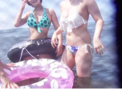 【巨乳素人エロ動画】「もうおちんちん欲しいよぉ♥」可愛い水着のムチムチボディの巨乳ギャルが勃起チンポを自ら騎乗位挿入