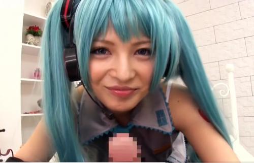 水色と白のボーダーパンティを履いたコスプレした女の子とエッチ