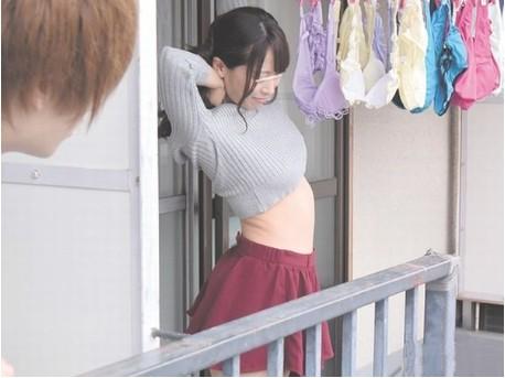 【人妻パンティ動画】隣のベランダに干してある可愛い奥さんの下着を眺めていると奥さんにバレて、部屋に呼ばれ誘惑SEX