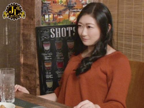 今回、声をかけたのはともみさん40歳、ともえさん41歳！二人のアラフォー奥様は飲み屋で口説かれたらどんな表情を見せるのか？