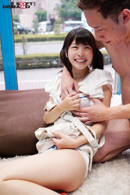 いきなりデカチンを即ハメ！好奇心旺盛のさくらちゃんはセックスで感じながらもでえっちな質問に答えてくれちゃいます！