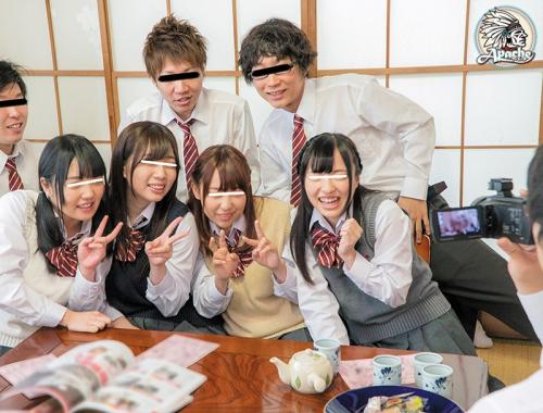 悪ノリする男子は女子が嫌がるのも無視してジャージを脱がせ巨乳を揉みまくり！体中をお触りされまくって思わずパンツにシミを作ってしまうウブ女子！