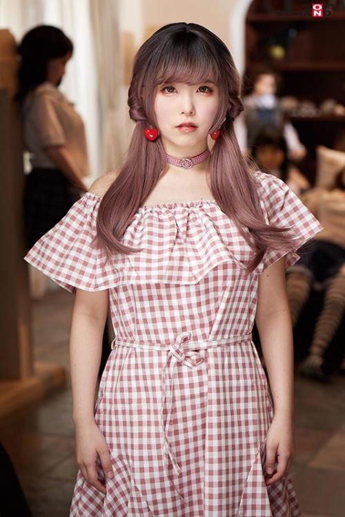 ドール系美少女に憧れるだけあって可愛い女子○生が続々集まってきた！しかし最近のドールで最もリアルなのはSEXのお供である‘ラブドール’である！