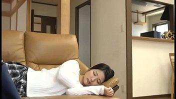 居眠り中の女の子が姉の旦那に襲われる。身体をいじられ、ビチョビチョオマンコにチンポ挿入