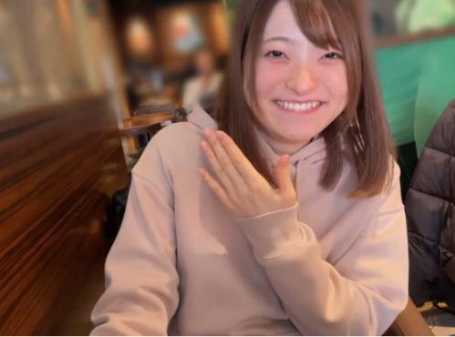 【清純娘】遊んでそうな見た目でも恥じらいながらの中出しセックス！