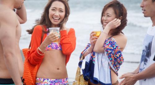 夏といったらやっぱりおマ〇コ！ｗ浜辺でナンパしたギャル達をまとめてハメ倒していく！ｗ