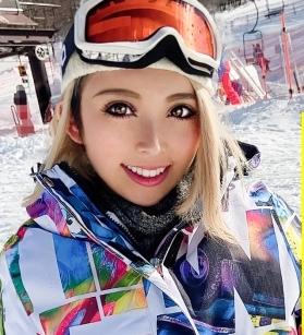 【黒ギャルナンパ】金髪の低身長Eカップ巨乳スレンダー美脚の元キャバ嬢の敏感マ○コにデカチン挿入ピストン！潮吹き顔射