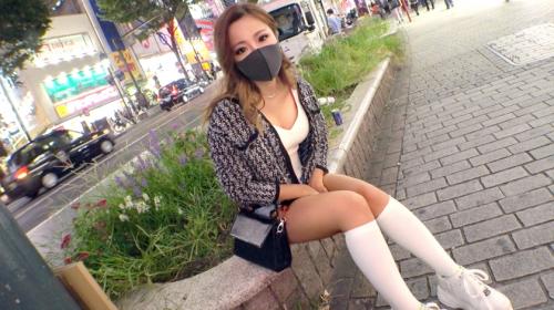 【初AV 素人ナンパ】褐色の茶髪派手ネイル美乳のイマドキギャルの下着ずらしハメピストンで可愛い声で喘ぐギャップに大興奮