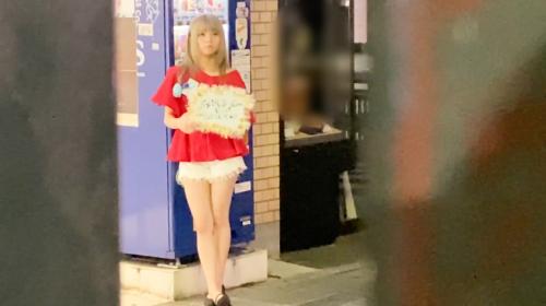 【ギャルナンパ】激カワ金髪で色白低身長でデカ尻ガルバ店員のビキニずらしてパイパン美マンに生ハメ中出しピストン！