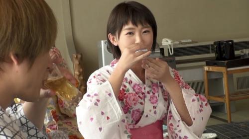【素人JD温泉ハメ撮り】ロリ顔146cm低身長美乳スレンダー女子大生コンパニオンを浴衣のままパイパン挿入ピストン口内射精