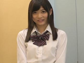 清純で真面目な女子校生。ミニスカートからチラリと見える下着で足コキ！興奮度MAX