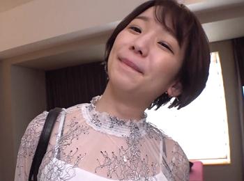 ショートカットが似合う肌が白くて可愛い女子大生。エッチな事が大好きで何度も絶頂する淫乱女子！