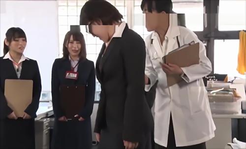 『美少女』秋葉原の立ち飲み屋で働くSOD女子社員は、健康が気になり、会社で働きながら健康診断を受けることに！今回もアソコから肛門まで、全身を！