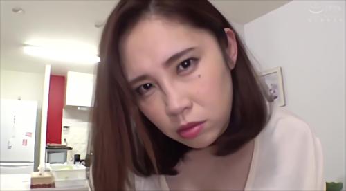 ツンデレな兄嫁に刺激される、兄が仕事に行くと、彼女は私にいたずらを始める、あるときは、わざとオナニーを私に見せ、またあるときは、夫とのセックスを私に見せた、そしてついに！