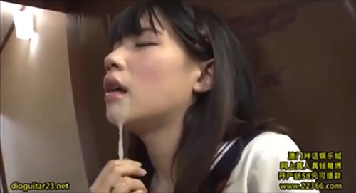 『企画』男は勃起させたチ○ポにビヤクを塗ると少女に近づき無理やり口を抉じ開け即イラマ、喉奥から効き始めたビヤクで感度は上がり狂いだす少女、！