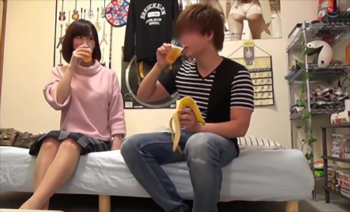 『巨乳』1人目は、50歳の長身熟女・貴子。彼女は、アルバイトで一緒になった大学生の家に招かれた。甘えん坊の年下の男の子のパンツを下ろし、さ！