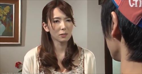 『ショタ』息子の同級生のマセガキ少年チ○ポに魅了され堕ちて行く…。マセガキに調教された母の身体は。少年チ○ポに狂いザーメンを求め淫乱化。母と！