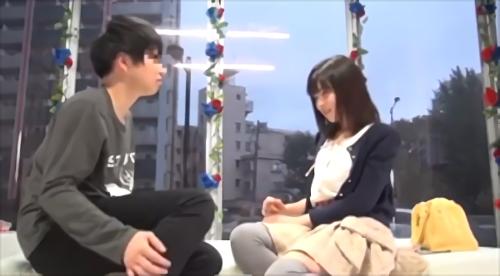 『女子大生』女子はイケナイ事だと照れながらもオマ○コが疼き。勃起した男フレンドのチ○ポに興味津々！男女の友情が欲情に変わる実際なひと時に目が離！