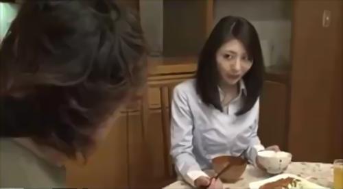 『痴女』憧れだった美紅が女の欲望を剥き出しにして悶える姿に固まってしまう和也だったが。美紅は不敵にも和也を誘い出し…。さらに数日後。もう一！