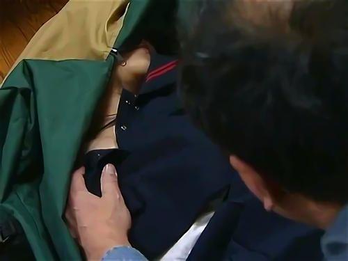 『セーラー服』人目を避けてこっそりと蓋を取る…、そこには生っ白い女体が横たわっていた、「どうぞごフリーにご堪能ください」、ヘンリー塚本が贈る妄想！