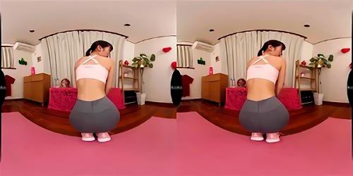 『ケツ』ところがスタジオは家っぽいし若くて可愛い先生でびっくり、これは違った意味でメンタルが鍛えられそう…と美しい身体ラインやボーンと飛び！
